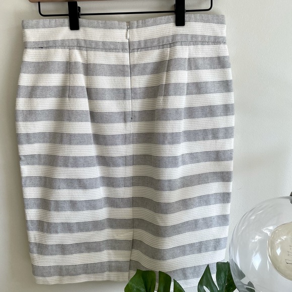 STRIPED LOFT PENCIL SKIRT WITH BUTTONS - Picture 3 of 4